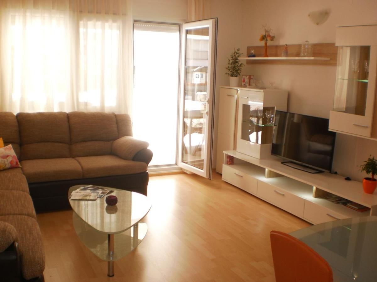 Lana Apartment *